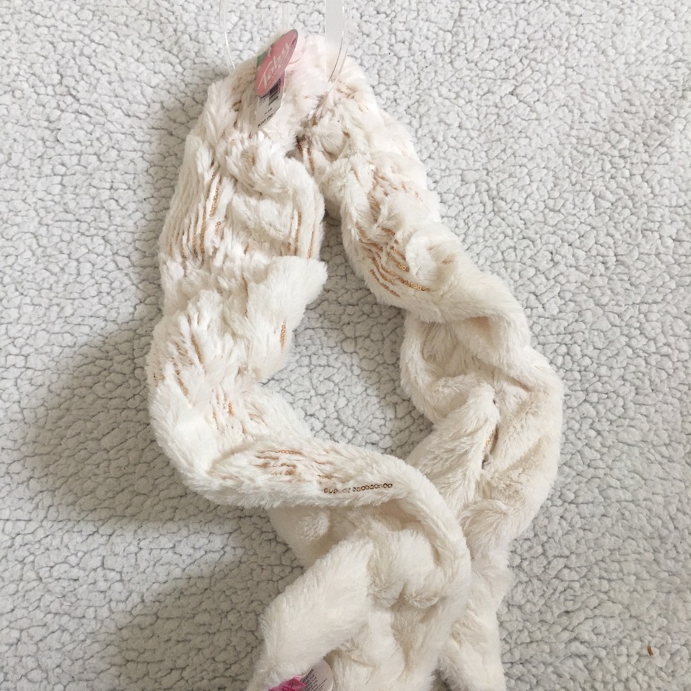 White fluffy scarf